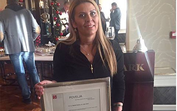 povelja-za-osobit-doprinos-hrvatske-komore-dentalne-medicine-dr-natasa-radica
